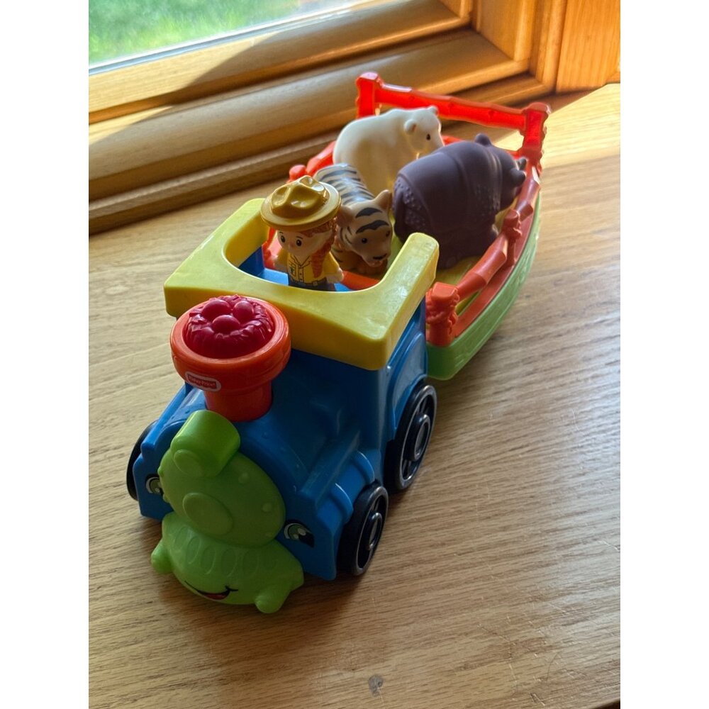 Fisher Price Little People Choo Choo Zoo Train Conductor Polar Bear Rhino Tiger